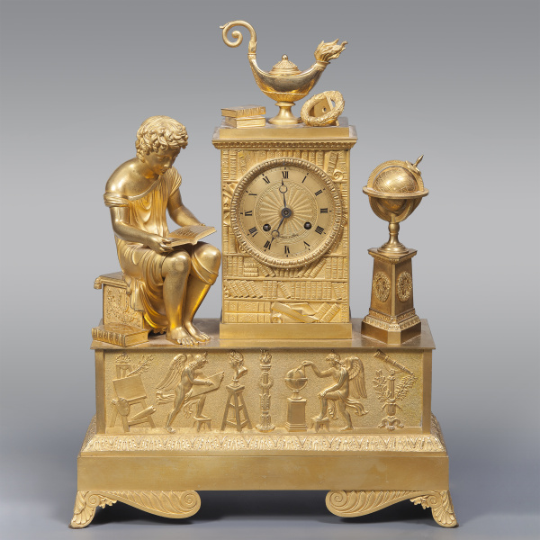 Каминные часы в стиле ампир с аллегорической фигурой Знания с книгой в руках, лампой и глобусом