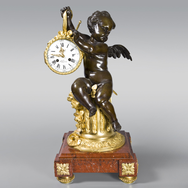 Французские каминные часы «Амур, бьющий в гонг»