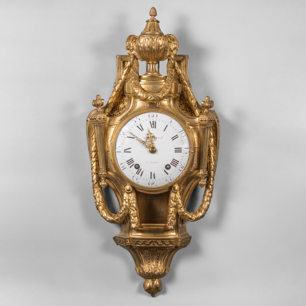 Часы-картель с фигурным корпусом в стиле Людовика XVI