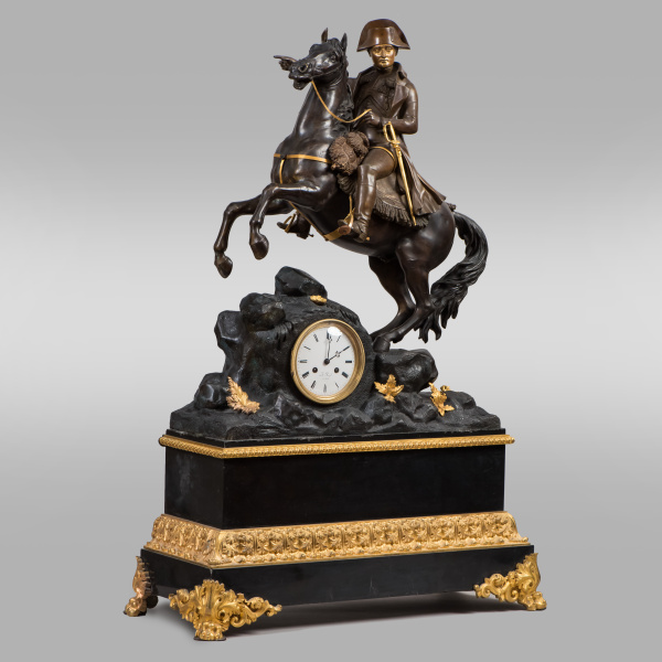 Заказные парадные каминные часы «Наполеон, возглавляющий французскую армию при переходе через Альпы»