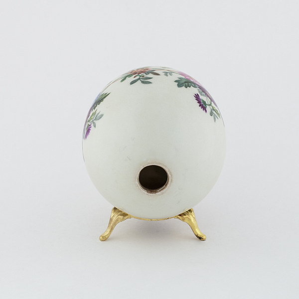Пасхальное яйцо с изображением цветущих маргариток Императорского фарфорового завода