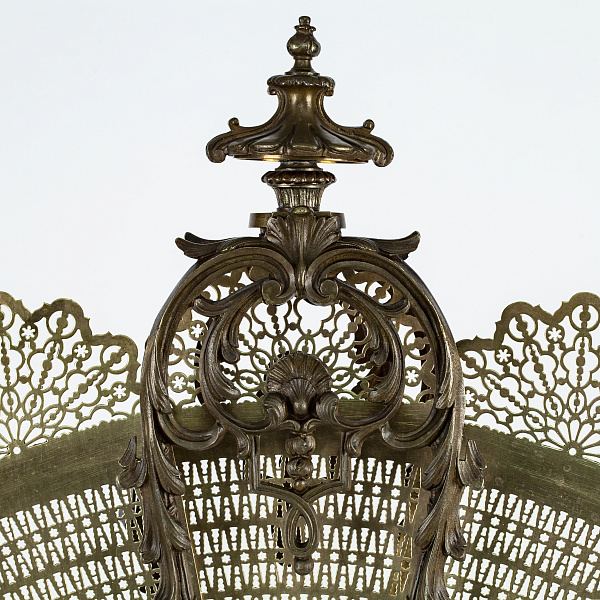 Каминный экран «Листья аканта» в форме веера в стиле Людовика XV
