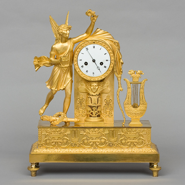 Французские кабинетные часы «Амур-победитель с кифарой»
