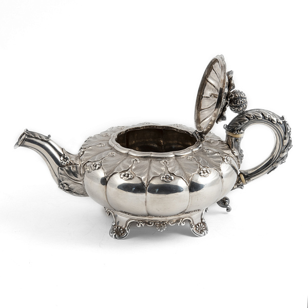 Чайный английский серебряный сервиз фирмы «Rebecca Emes & Edward Barnard»