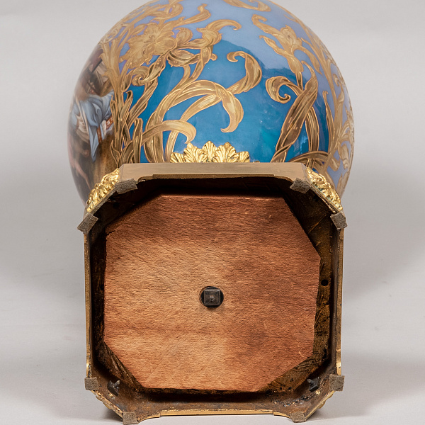 Декоративная ваза «Тристан и Изольда» с золоченым орнаментом в стиле модерн