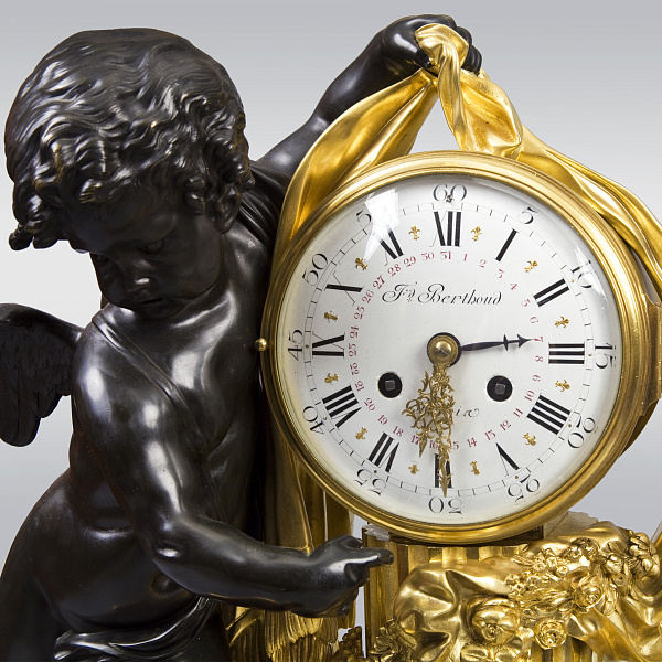 Каминные часы «Амур, поднимающий завесу Времени» по модели XVIII века Л.-Ж. Пилона