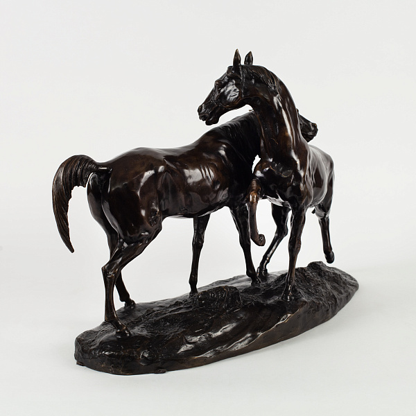 Скульптура «Играющие Лошади»