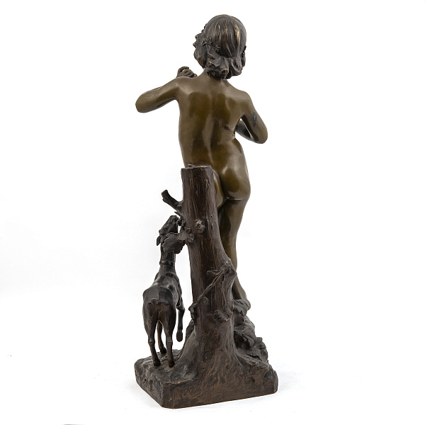 Скульптура «Играющий на флейте пастух с козой»