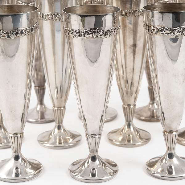 Комплект из 12 серебряных фужеров для шампанского