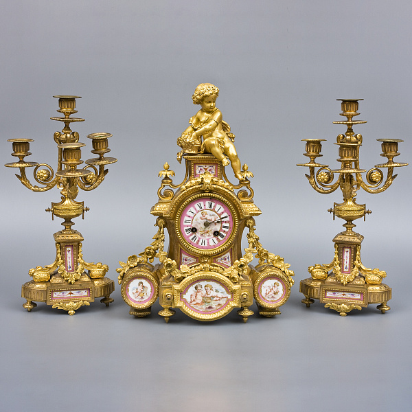 Каминный комплект: часы с фигурой Амура и два канделябра с фарфоровыми живописными вставками