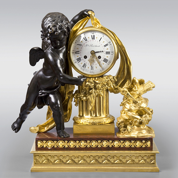 Каминные часы «Амур, поднимающий завесу Времени» по модели XVIII века Л.-Ж. Пилона
