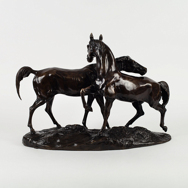 Скульптура «Играющие Лошади»