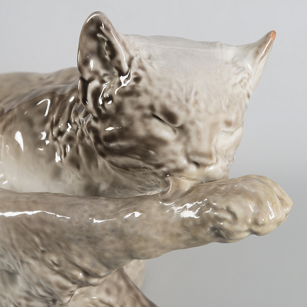 Редко встречаемая скульптура «Кошка» Императорского фарфорового завода