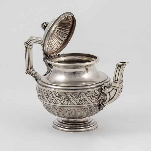 Чайно-кофейный серебряный сервиз в стиле Людовика XVI мастера Ж. Фалькенберга