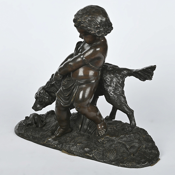 Французская скульптура «Ребёнок, удерживающий охотничью собаку»
