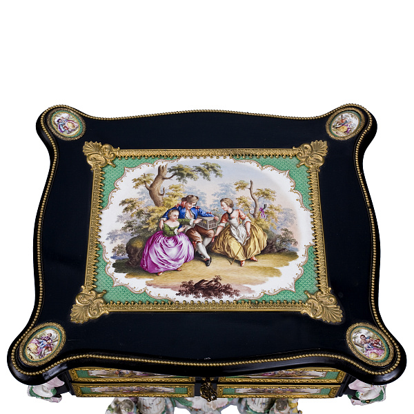 Фарфоровый расписной столик-геридон последней четверти XIX века