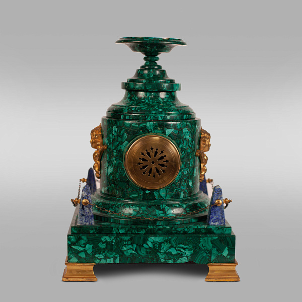 Французские каминные часы в малахитовом корпусе в стиле Наполеона III